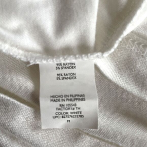 White Sleeveless Top NWT Size Medium - Picture 6 of 6